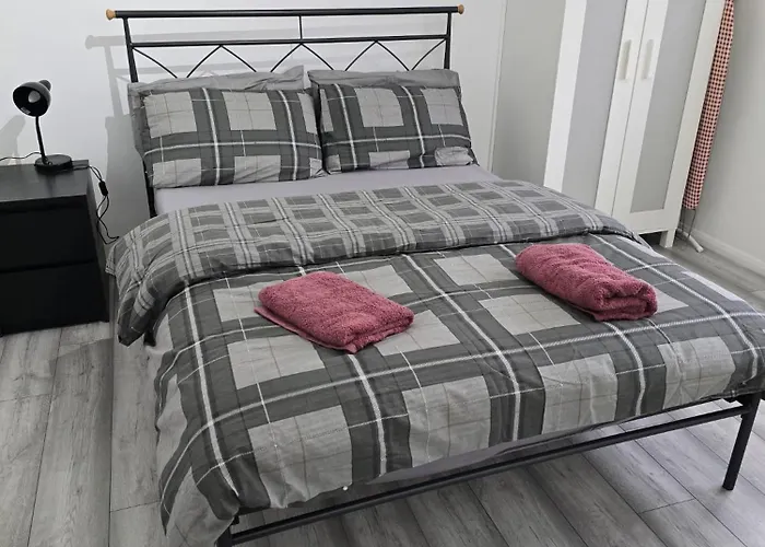 Newly Fitted 2 Bedroom Battersea Flat