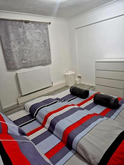 Newly Fitted 2 Bedroom Battersea Flat Апартаменты Лондон