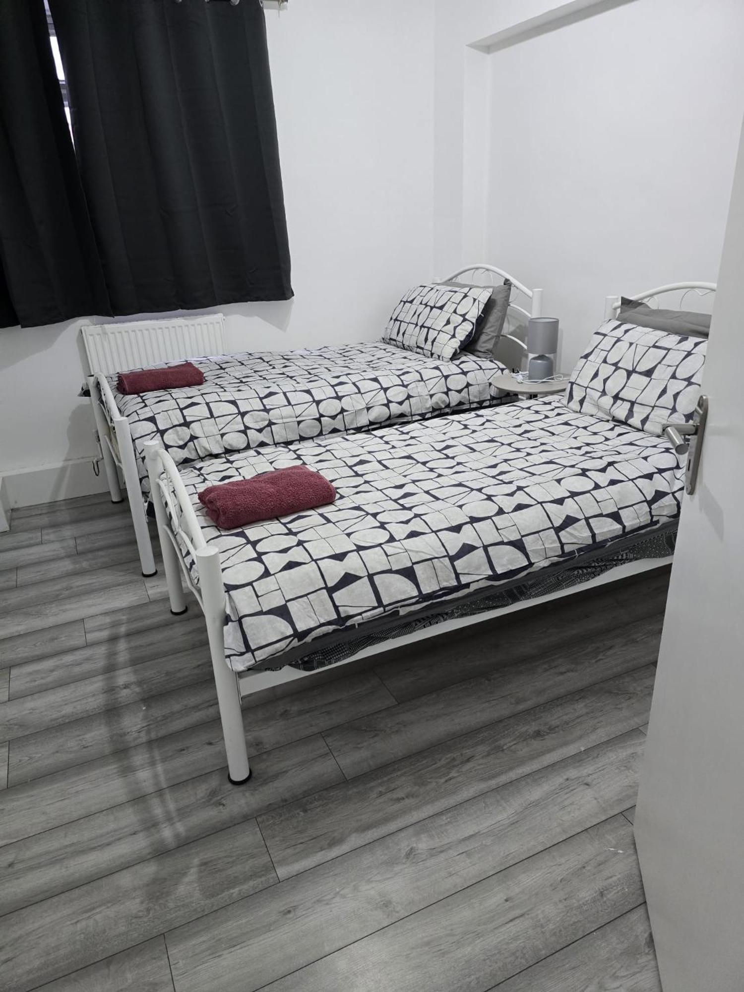 Newly Fitted 2 Bedroom Battersea Flat Лондон